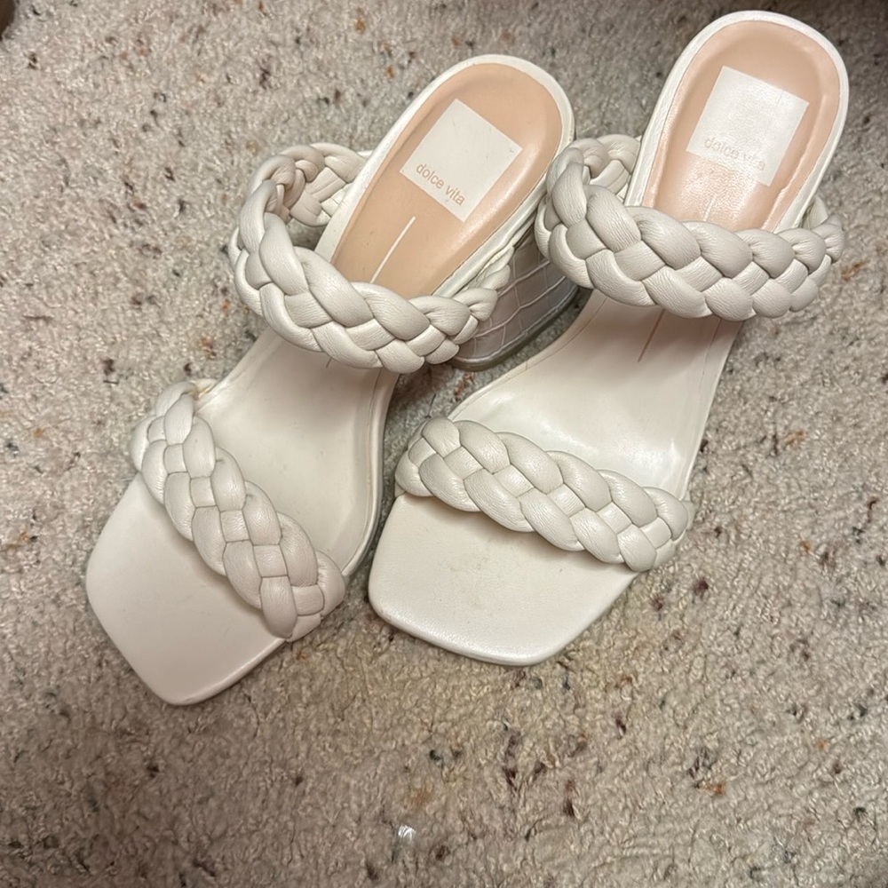 Small block/chunky cream heels